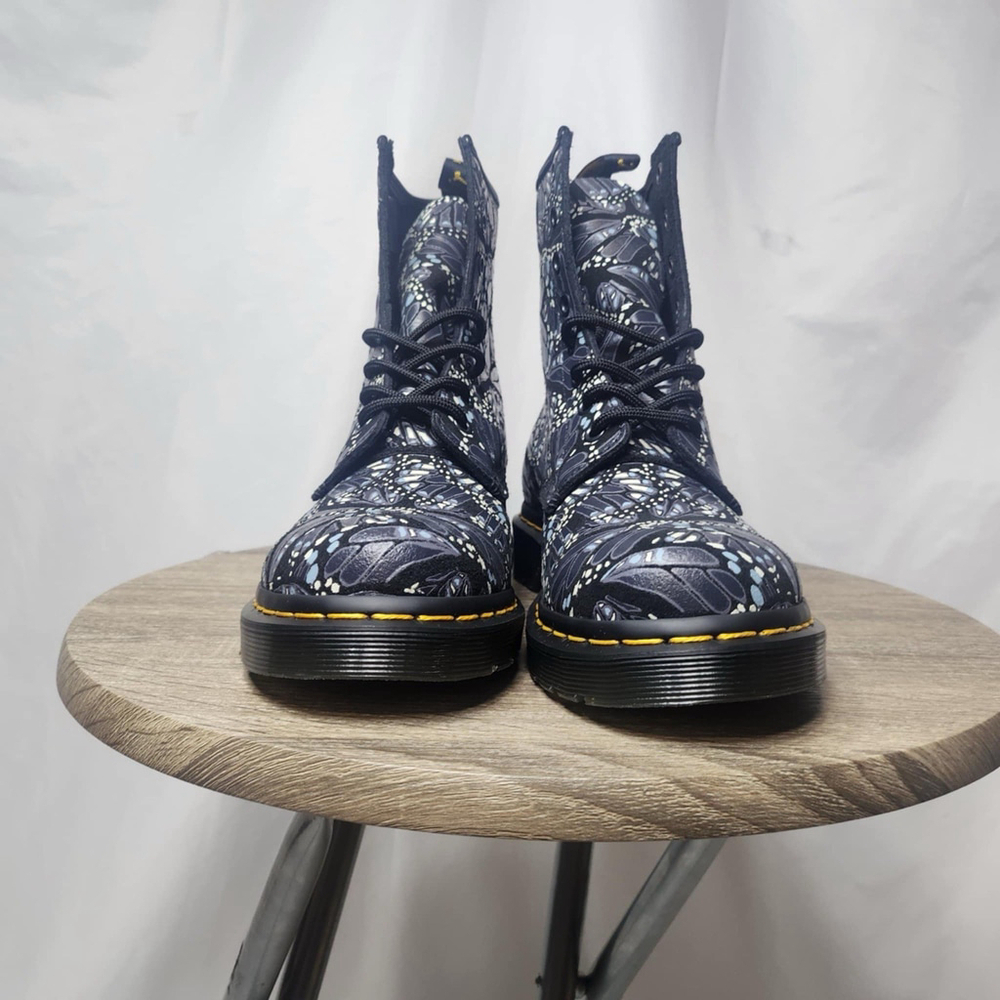 Women’s Dr. Martens 1460 Suede 8-Eye Boot Butterfly Gray Boots Shoes 7 Classic - Picture 4 of 11